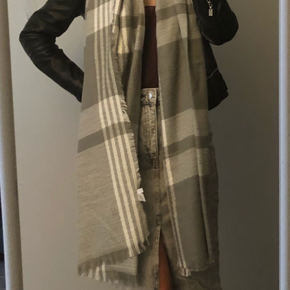 Ardene scarf. Gray. One size. - Picture 3 of 3